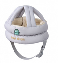 Casco de seguridad para niños aprendiendo a caminar
